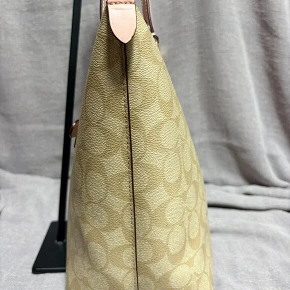 Coach Tote Bag - Picture 7 of 8